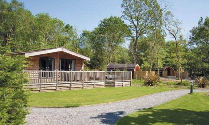 Alford Cottage | This Couples Pod is made for romantic getaways.