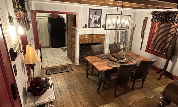 Charles Town House | This cozy home takes you back in history to 1750 while enjoying modern luxuries.