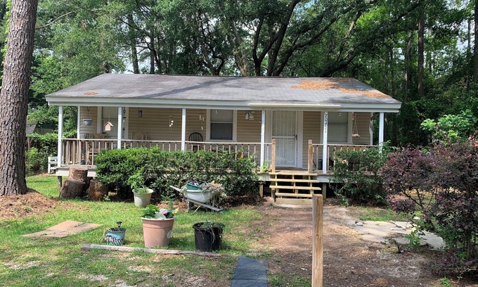 Covington Cottage | This cozy little home is located in the Northshore of Lake Ponchatrain.