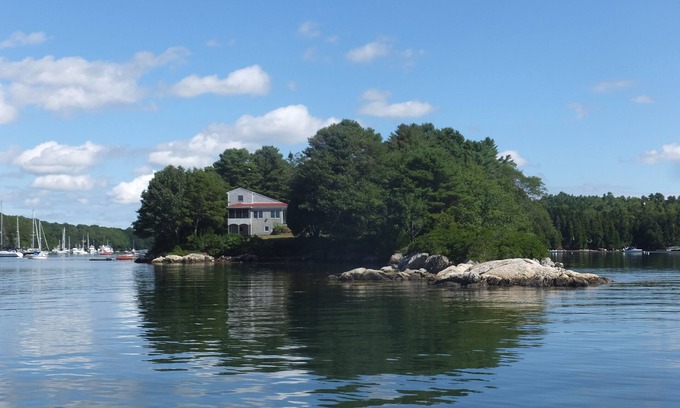 Sebascodegan Island Cottage | This cozy Maine cottage is the perfect location enjoying sunrises!