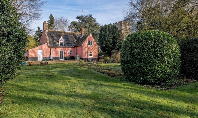 Swannington Cottage | This family cottage is perfect for exploring Norwich, the Broads and the coast.