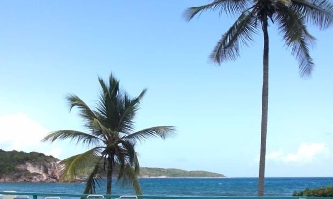 Bolongo Bay Condo | This gorgeous studio on the Oceanfront is perfect for couples!