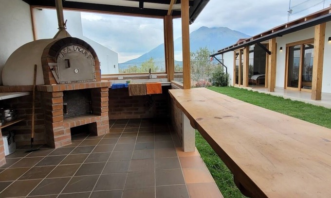 San Rafael House | This house is a 3 bedroom(s), 2 bathrooms, located in San Pablo del Lago, Imbabura.