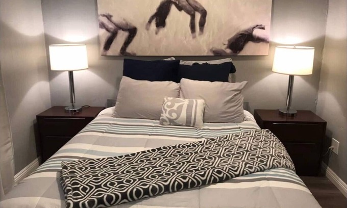 Pacific Terrace Hotel | This hotel is a 0 bedroom(s), 1 bathrooms, located in San Diego, CA.