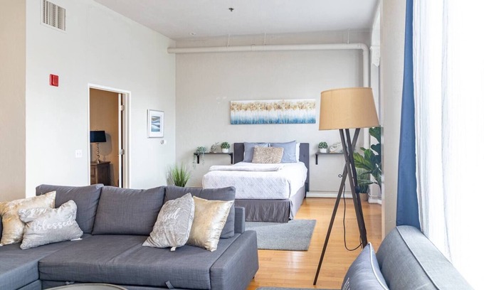 Gaslamp Quarter Hotel | This hotel is a 1 bedroom(s), 1 bathrooms, located in San Diego, CA.