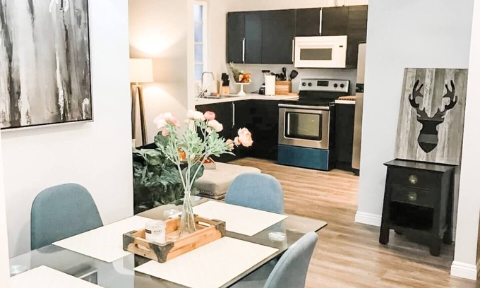 Pacific Terrace Hotel | This hotel is a 2 bedroom(s), 1 bathrooms, located in San Diego, CA.