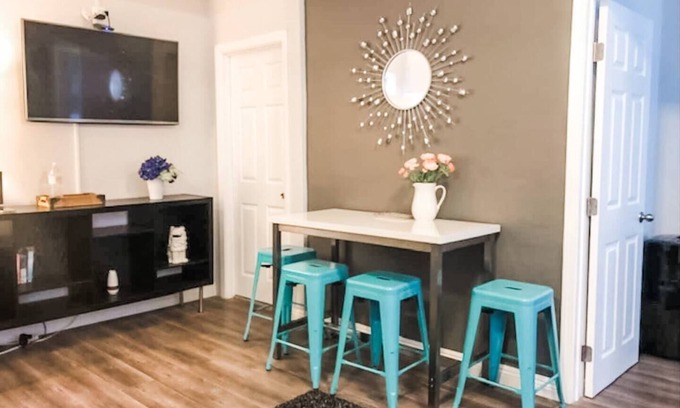 Pacific Terrace Hotel | This hotel is a 2 bedroom(s), 1 bathrooms, located in San Diego, CA.