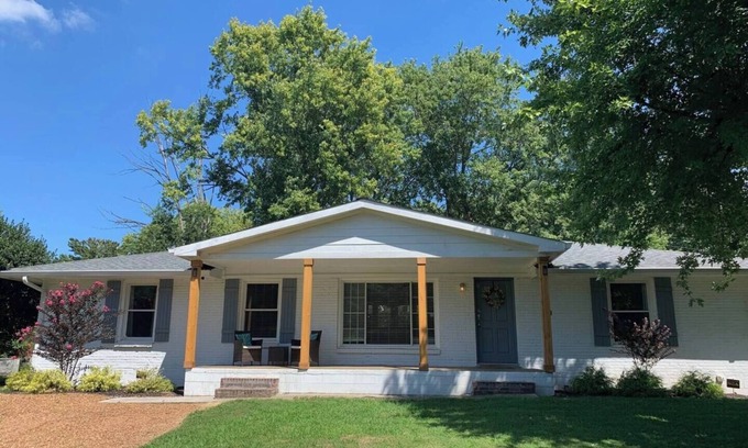 Donelson Hills House | This house is a 0 bedroom(s), 2 bathrooms, located in Nashville, TN.