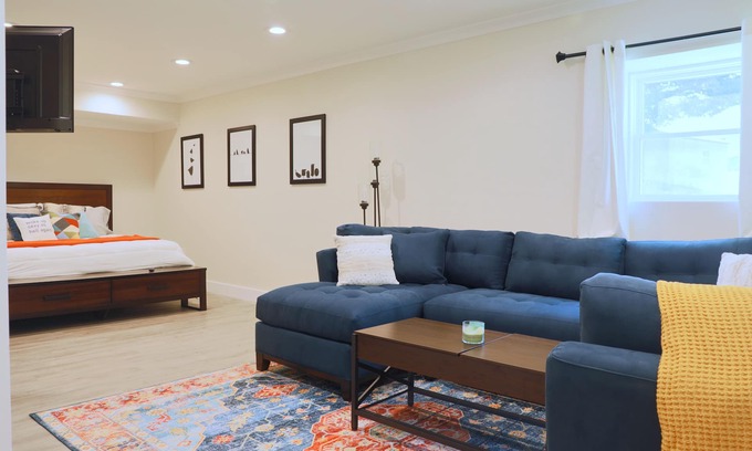 High Point House | This house is a 1 bedroom(s), 1 bathrooms, located in High Point, NC.