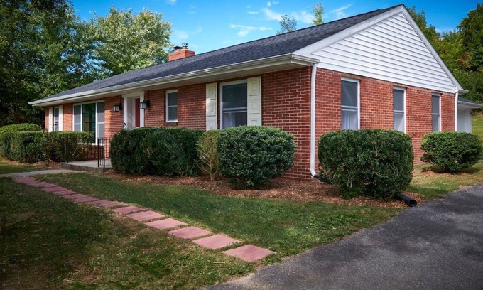 Morristown House | This house is a 3 bedroom(s), 2 bathrooms, located in Morristown, TN.