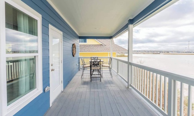 Seabrook House | This house is a 3 bedroom(s), 1 bathrooms, located in Seabrook, TX.