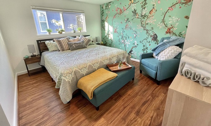 North Queen Anne House | This house is a 3 bedroom(s), 1 bathrooms, located in Seattle, WA.