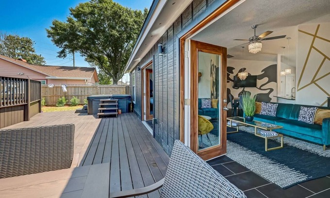 Westside House | This house is a 3 bedroom(s), 2 bathrooms, located in Jacksonville, FL.