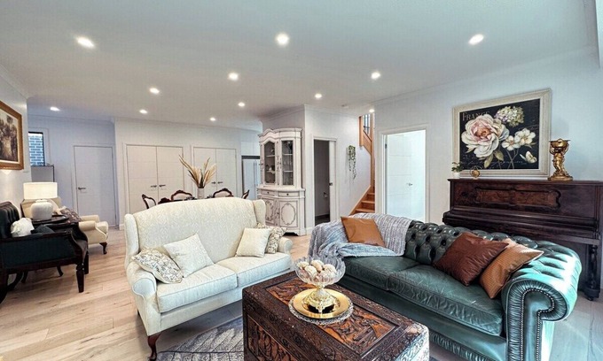 Mount Waverley House | This house is a 4 bedroom(s), 3.5 bathrooms, located in Glen Waverley, VIC.