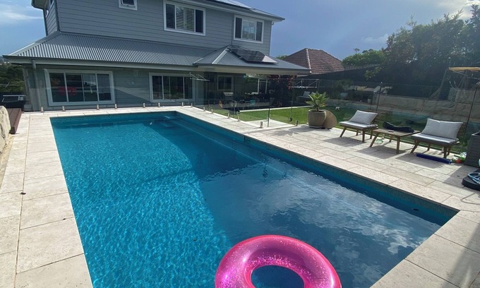 Mona Vale House | This house is a 4 bedroom(s), 3 bathrooms, located in Warriewood, NSW.