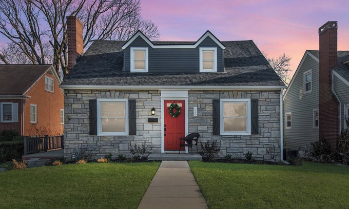 Lexington House | This house is a 4 bedroom(s), 3 bathrooms, located in Lexington, KY.