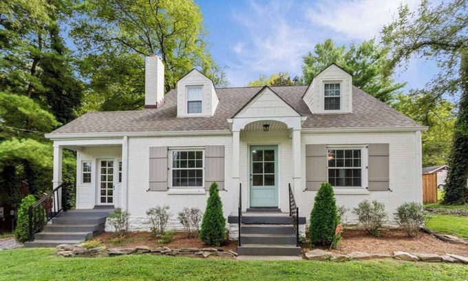 Bluefields House | This house is a 4 bedroom(s), 3 bathrooms, located in Nashville, TN.