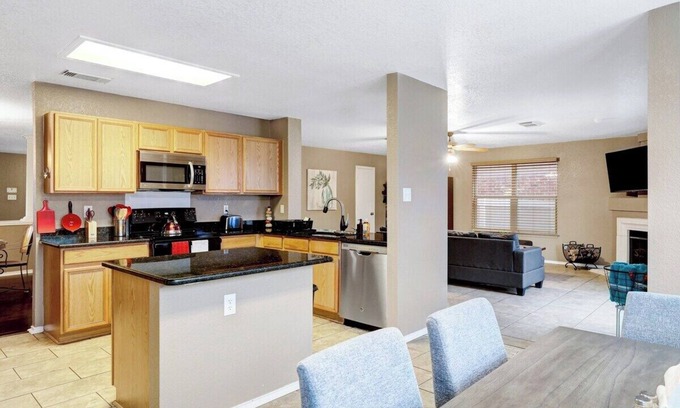 Live Oak House | This house is a 5 bedroom(s), 2.5 bathrooms, located in Live Oak, TX.