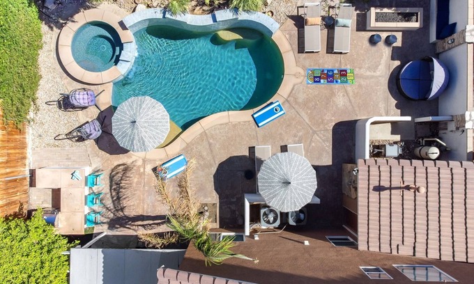 Coachella House | This house is a 6 bedroom(s), 3 bathrooms, located in Coachella, CA.