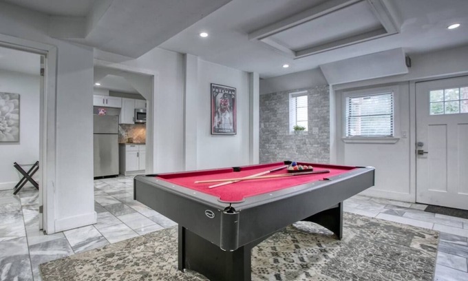 North Buckhead House | This house is a 8 bedroom(s), 7.5 bathrooms, located in Atlanta, GA.