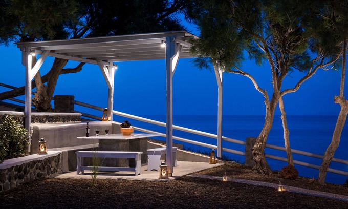 Imerovigli Villa | This immaculate, 80 m^2 and fully equipped Villa invites comfort and tranquility