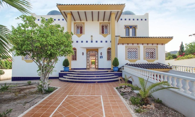 Calabardina House | This impressive vacation chalet with capacity for 10 people and private pool was built in Andalusian