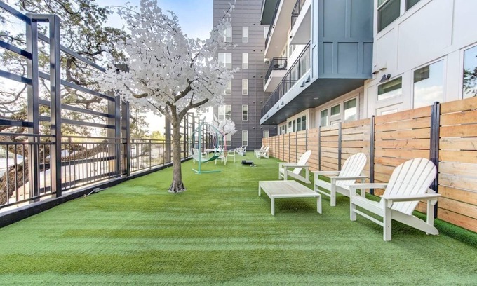 Washington Ave./ Memorial Park Apartment | This inviting living space is the perfect spot to relax and unwind