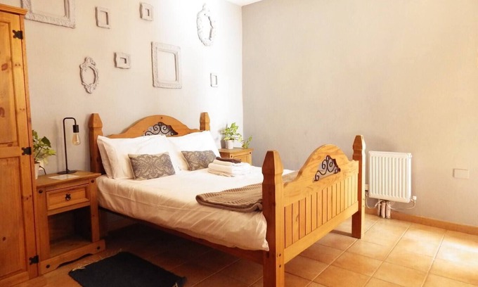 Vilaflor Apartment | This is a double room with a double bed. It has an en-suite bathroom. The window in the room looks out into the hallway.