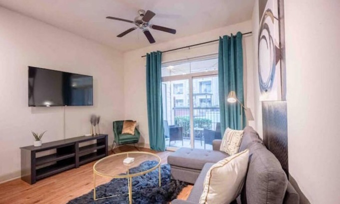 Texas Medical Center Apartment | This is Houston- Peaceful Poolside - Very close to NRG, Med Ctr, Downtown