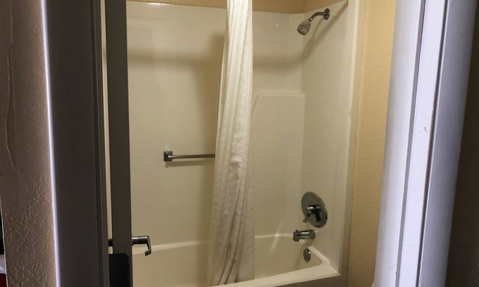Willoughby House | This is mentor home inn & suites