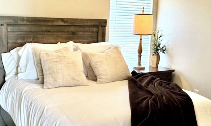 Madisonville Apartment | This little Nook, 1-bedroom apartment in delightful Madisonville with AC, WiFi.
