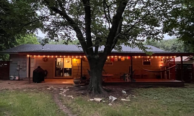 South Manchaca House | This Little Piggie Went to Austin