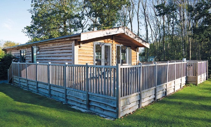 Alford Cabin | This Lodge is nestled in woodlands and comprises of two double rooms and two twin rooms.