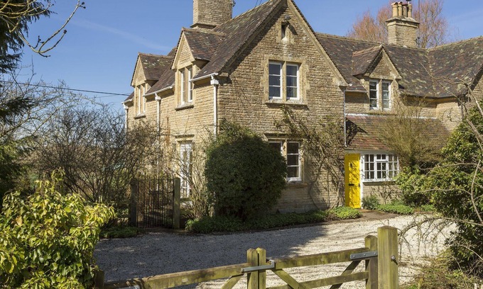 Chipping Norton Cottage | This lovely cottage is spacious, well situated and very comfortable.