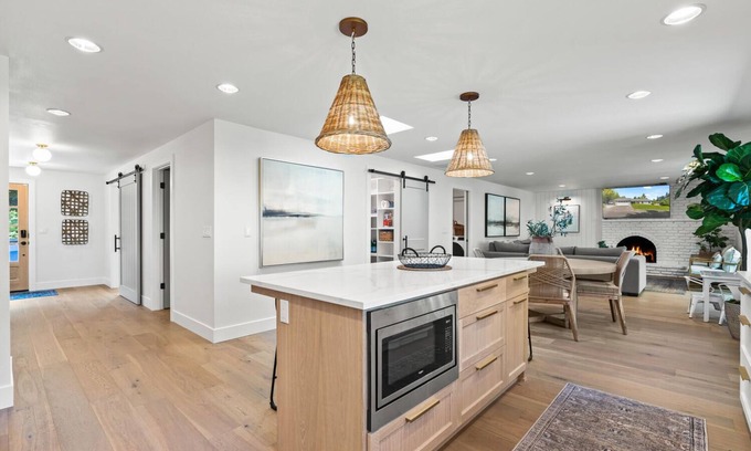 Palisades House | This luxurious home will make for an amazing stay!