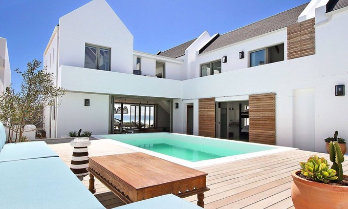 Stompneusbaai House | This luxurious villa set right on the beach in Britannia Bay is an ideal escape.