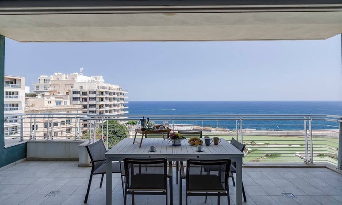 Sliema Condo | This modern 3 bedroom luxury seafront apartment on the 6th floor is situated in the most popular and upmarket town of Sliema. Fort Cambridge is an Award winning development of Luxury seafront apartments in Malta, where one can enjoy stunning views in