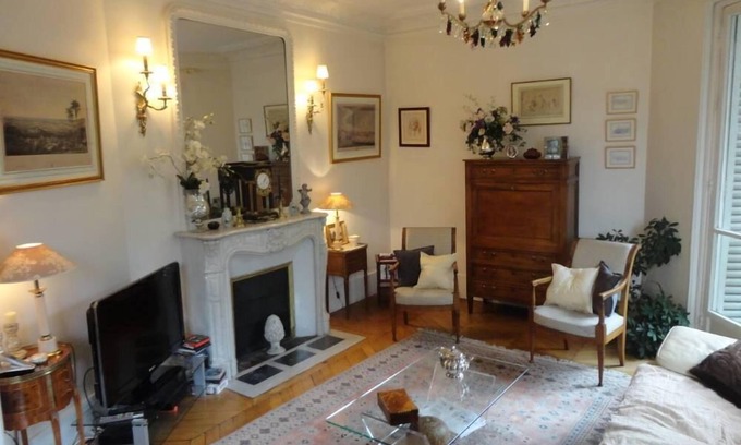 17th Arrondissement Apartment | This nice flat, in Plaine-Monceau, is traditional and can comfortably accommodate 4 people