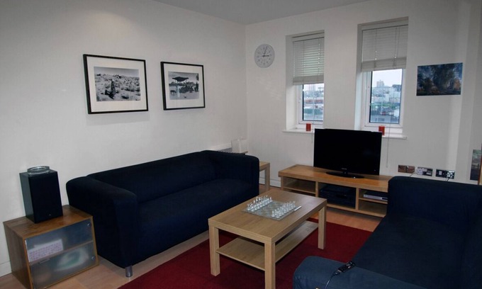 Stratford and New Town Apartment | This one's got a gym, sauna and a steam room!