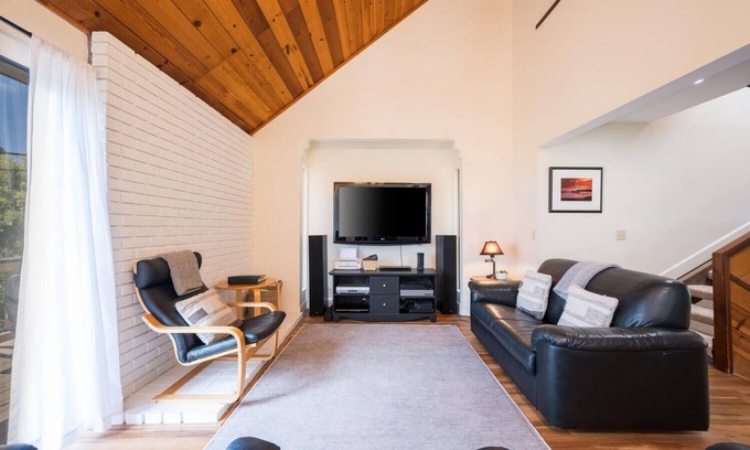 Park Hill House | This Park Hill Rental Offers Beautiful Views AND is Pet-Friendly!