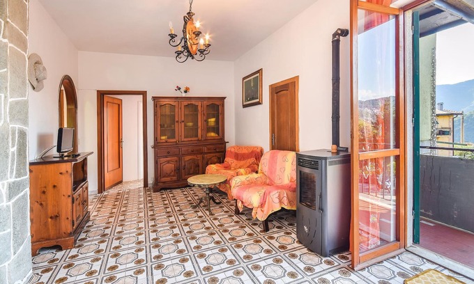 Vescina House | This practical apartment welcomes you in Vescina.
