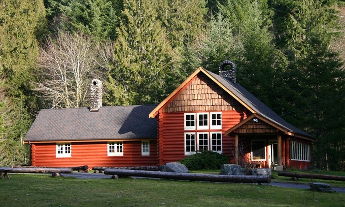 Ashford Cabin | This rare historic lodge at Mt. Rainier National Park has 4 bedrooms, Copper Creek frontage, a private hot tub on the creek, and is off the highway. Children welcome. Short walk to Copper Creek Restaurant.