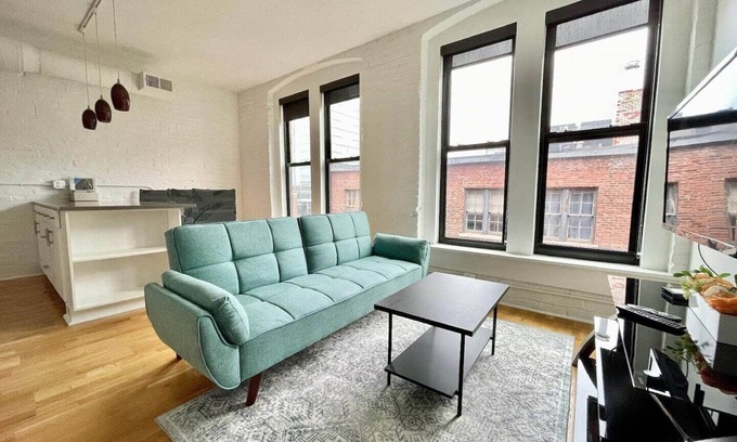 Downtown Omaha Apartment | This serviced apartment is a 0 bedroom(s), 2 bathrooms, located in Omaha, NE.