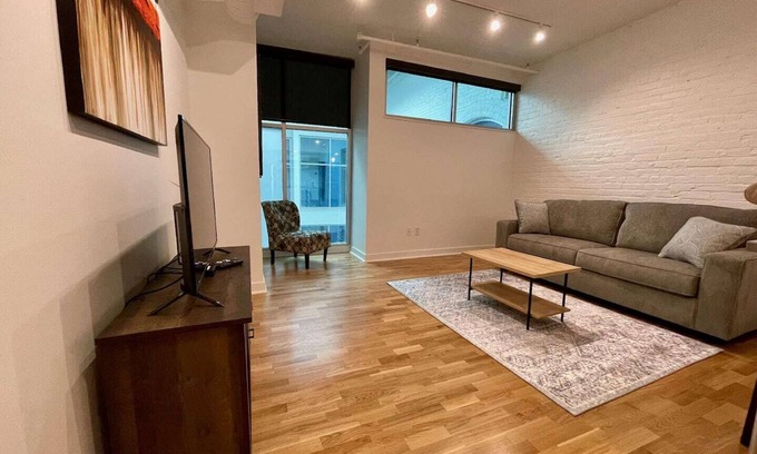 Downtown Omaha Apartment | This serviced apartment is a 2 bedroom(s), 2 bathrooms, located in Omaha, NE.