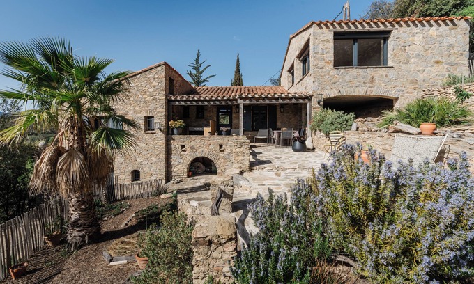 Camelas Other | This sheepfold embodies the dream of a perfect balance between nature and serenity.