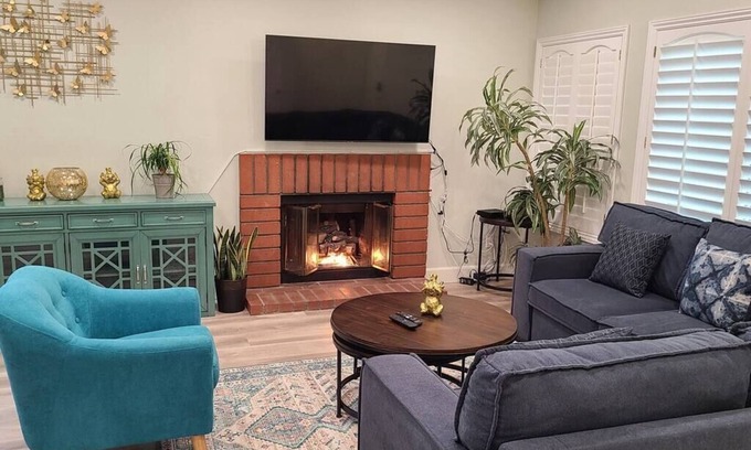 Valle Lindo House | This Single Family house was just recently completely remodeled.