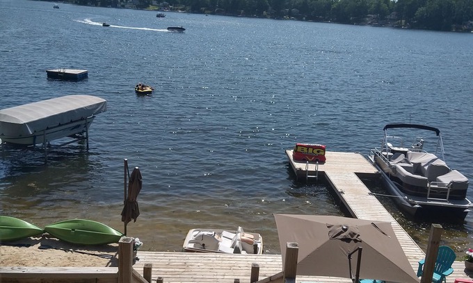 Custer Cottage | This spacious cottage is the perfect place for a family vacation.