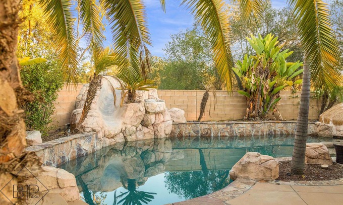 Fallbrook House | This spacious, newly renovated modern home is all about indoor/outdoor living !