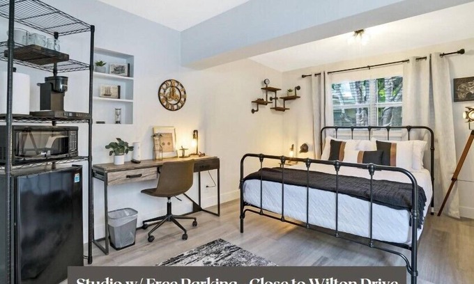 Coral Shores Apartment | This studio is a 0 bedroom(s), 1 bathrooms, located in Wilton Manors, FL.
