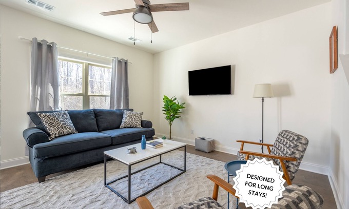Lakewood House | This townhouse is a 3 bedroom(s), 2.5 bathrooms, located in Nashville, TN.
